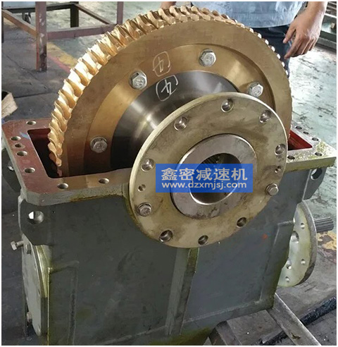 曳引機(jī)電梯專用蝸輪減速機(jī) 曳引機(jī)電梯專用蝸輪減速機(jī)